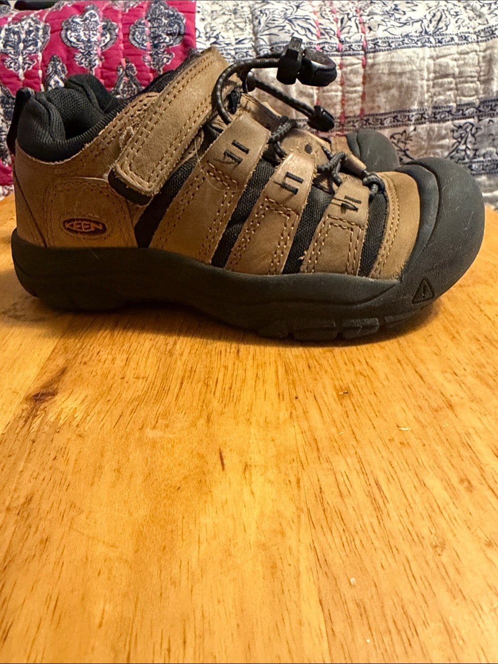 Keen Kids Tan and Black Trail Sneaker size 12